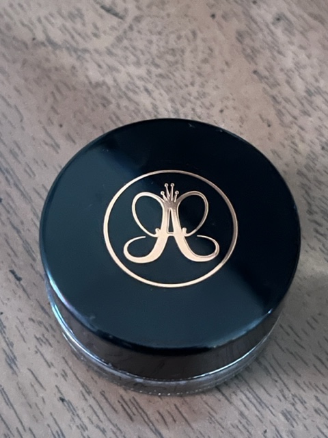 Anastasia Beverly Hills Dip Brow container.
