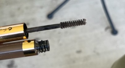 Revlon Brow Fantasy spooly applicator for the color Dark Brown.