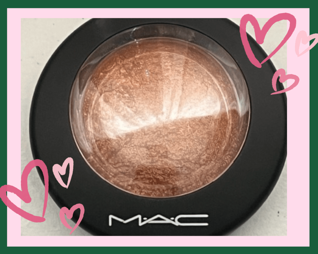 Mac Spotlight: Mineralize Skin Finish Highlighter in Gold&nbsp;Deposit