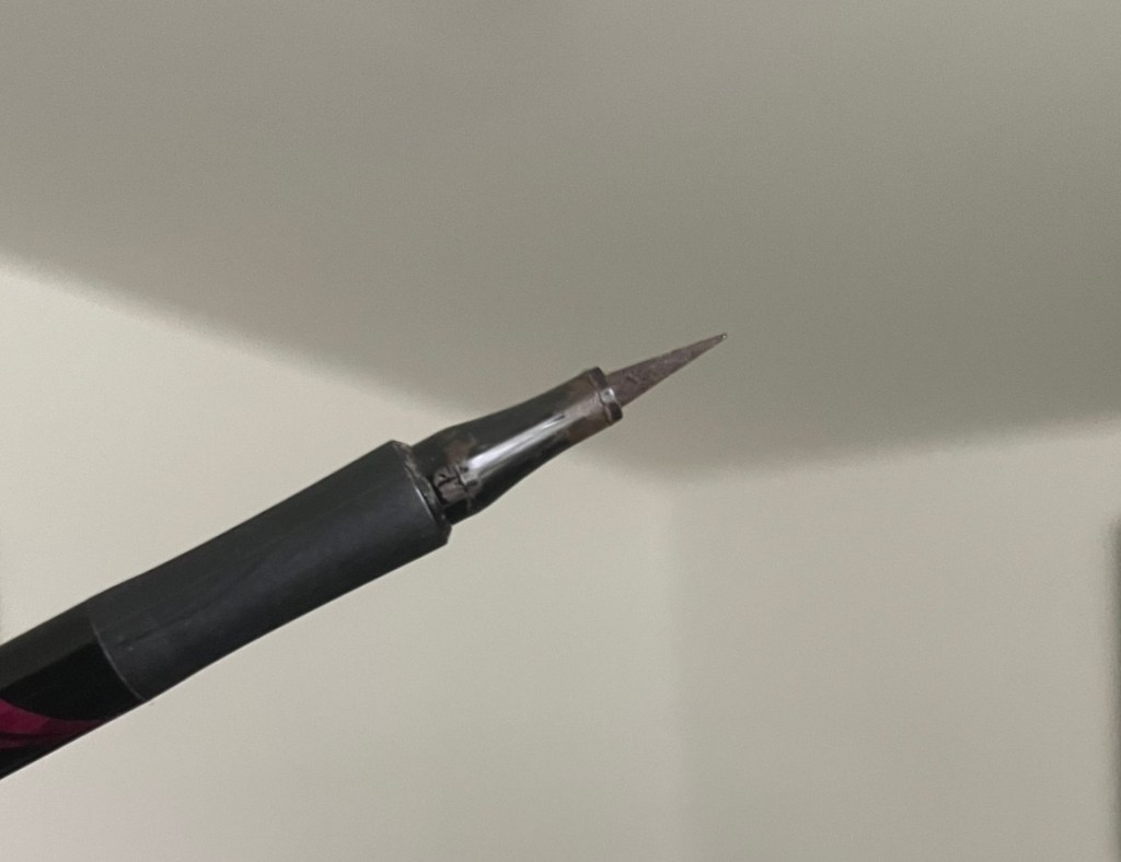 Maybelline Master Precise Eyeliner Forest Brown felt tip applicator.