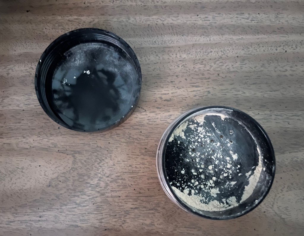 Inside of Wet n Wild photofocus loose powder container.