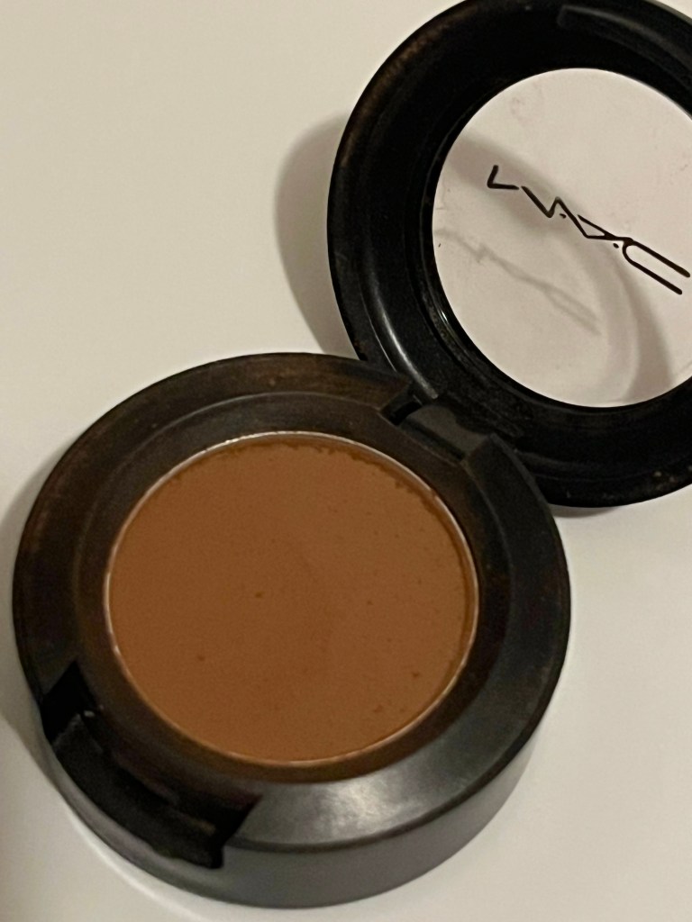 Mac Saddle eyeshadow pan.